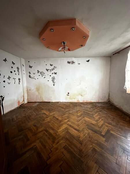 Mihai Eminescu, Mosilor,